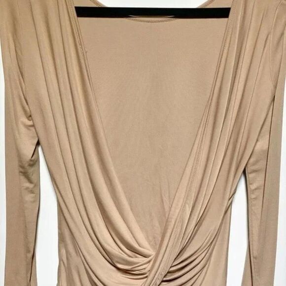 Lulu’s Womens Tan Scoop Drop Neck Blouse Size XS - Picture 2 of 3